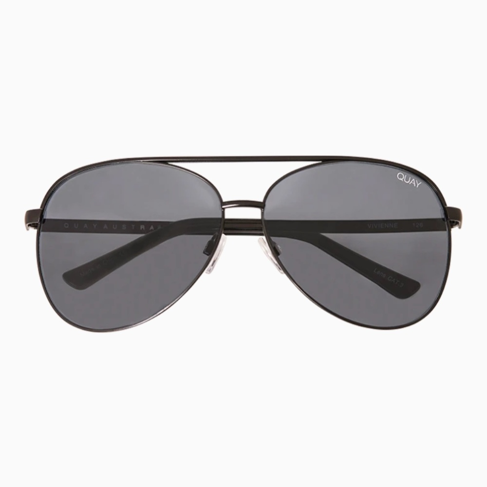 Quay Vivienne Sunglasses in Black/Smoke